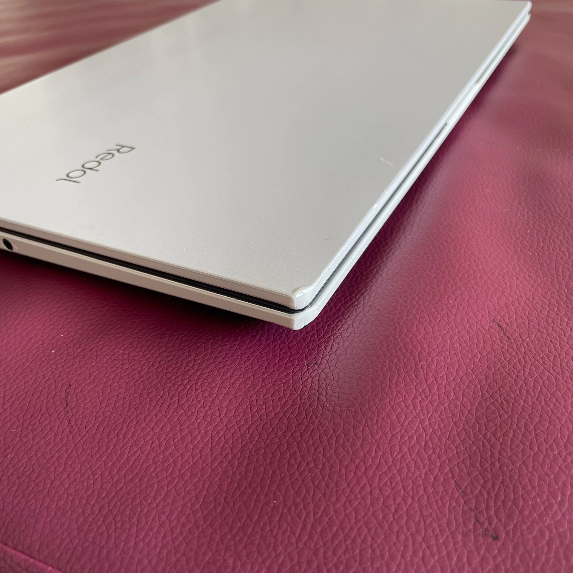 华硕A豆14 华硕笔记本 CPU：R7-4700U相当于i7-10代 内存：16G 硬盘：512G固态 屏幕：14寸 高清屏 1080P分辨率 窄边框 接口丰富